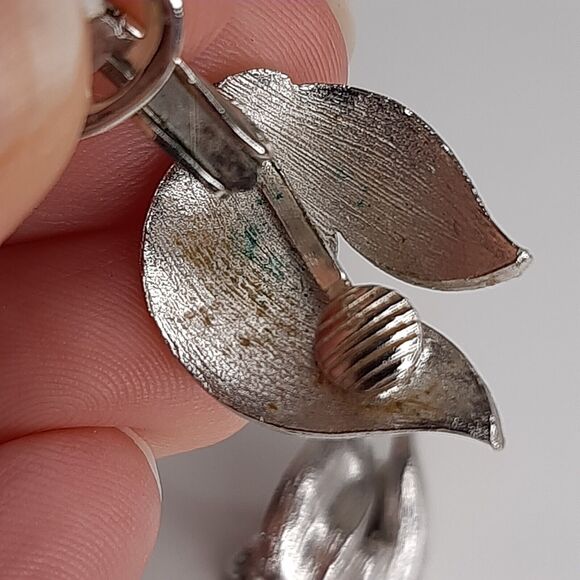 CROWN TRIFARI Vtg Clip-On Earrings Silver-Tone Swirl asymmetrical - Picture 4 of 9